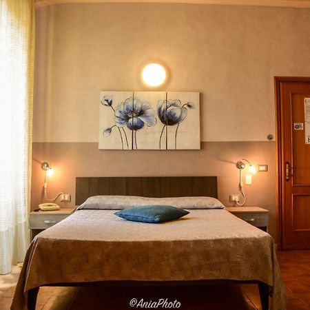 Albergo Florida Taggia Exterior foto