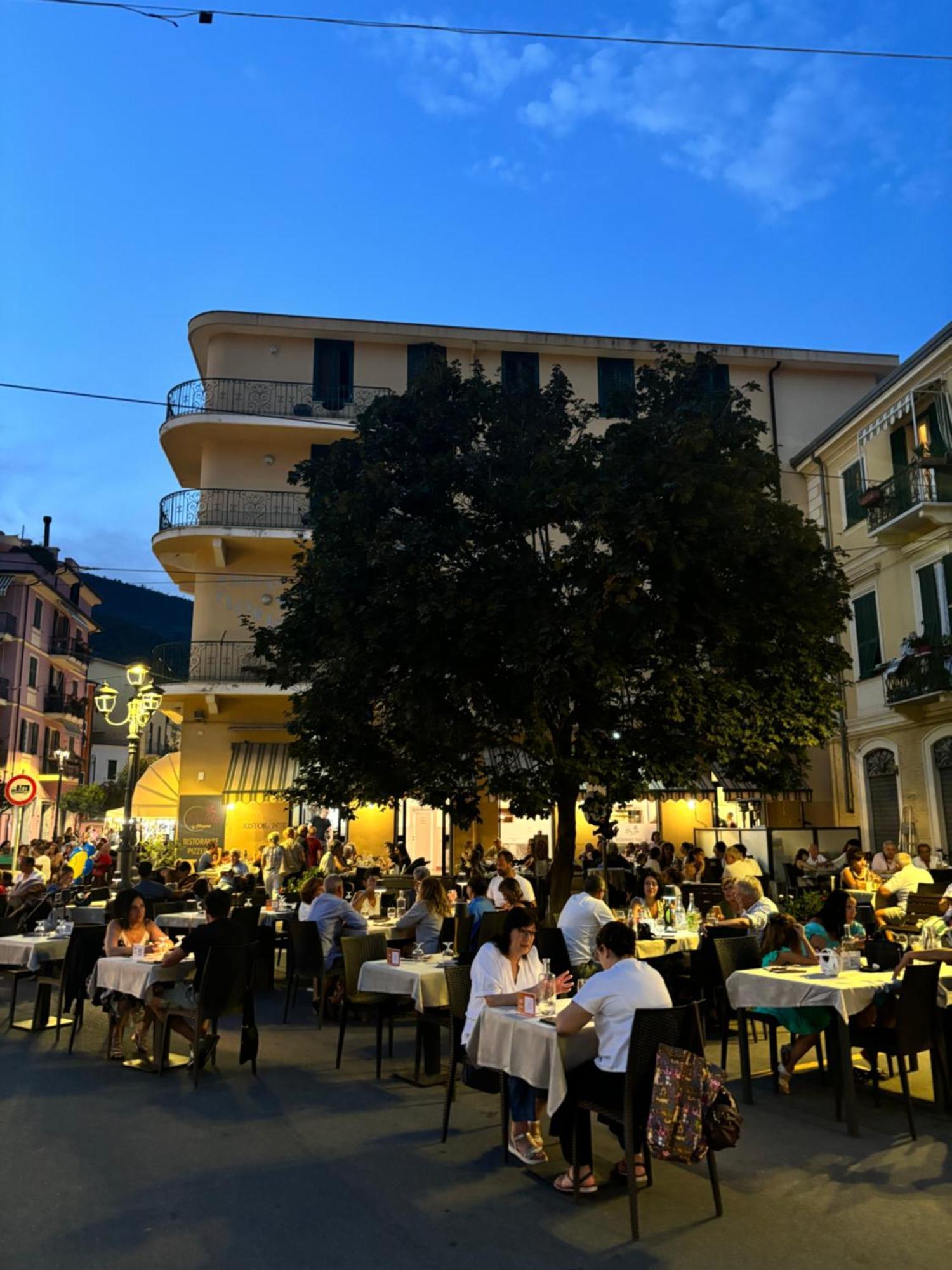 Albergo Florida Taggia Exterior foto