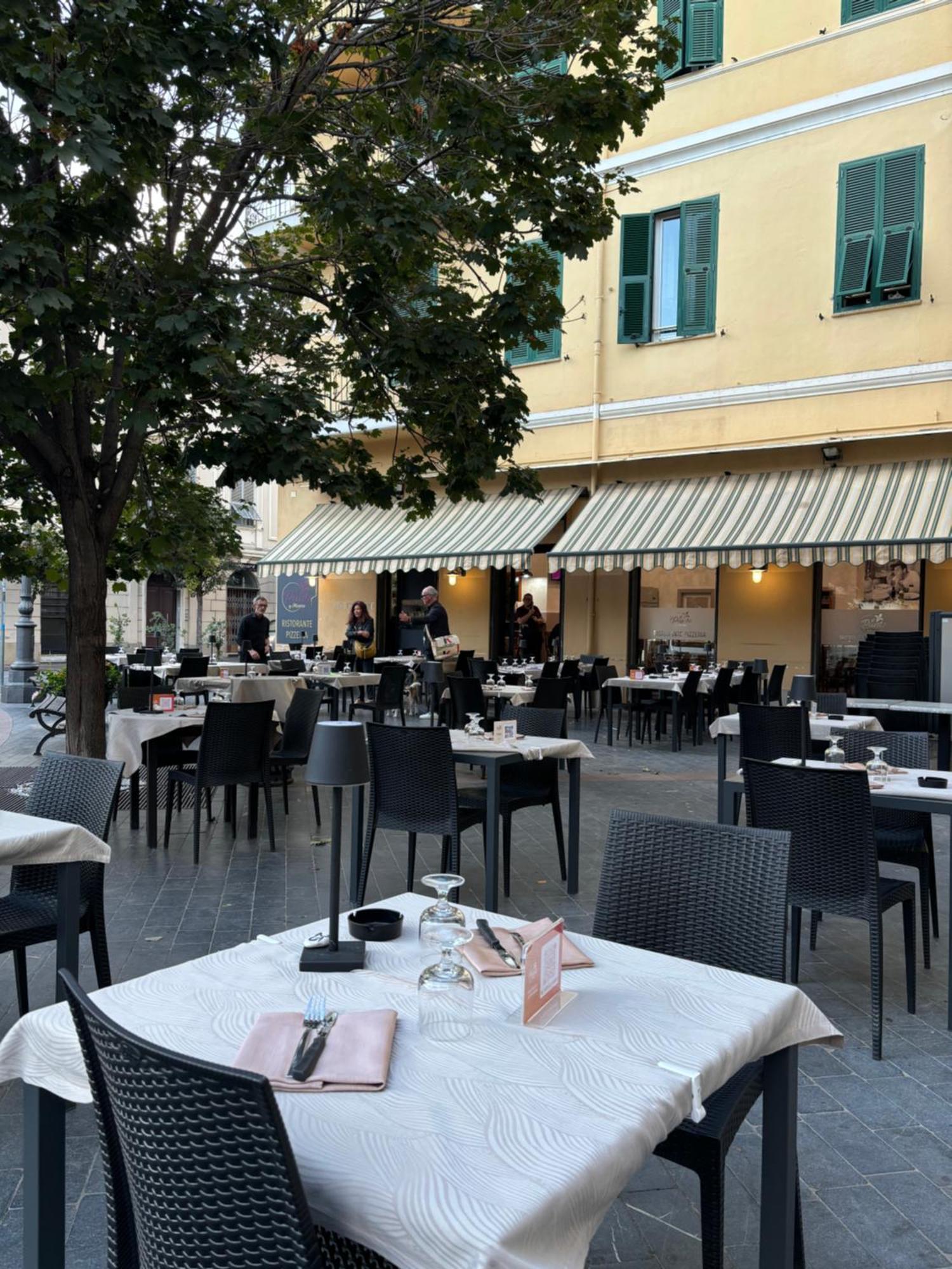 Albergo Florida Taggia Exterior foto